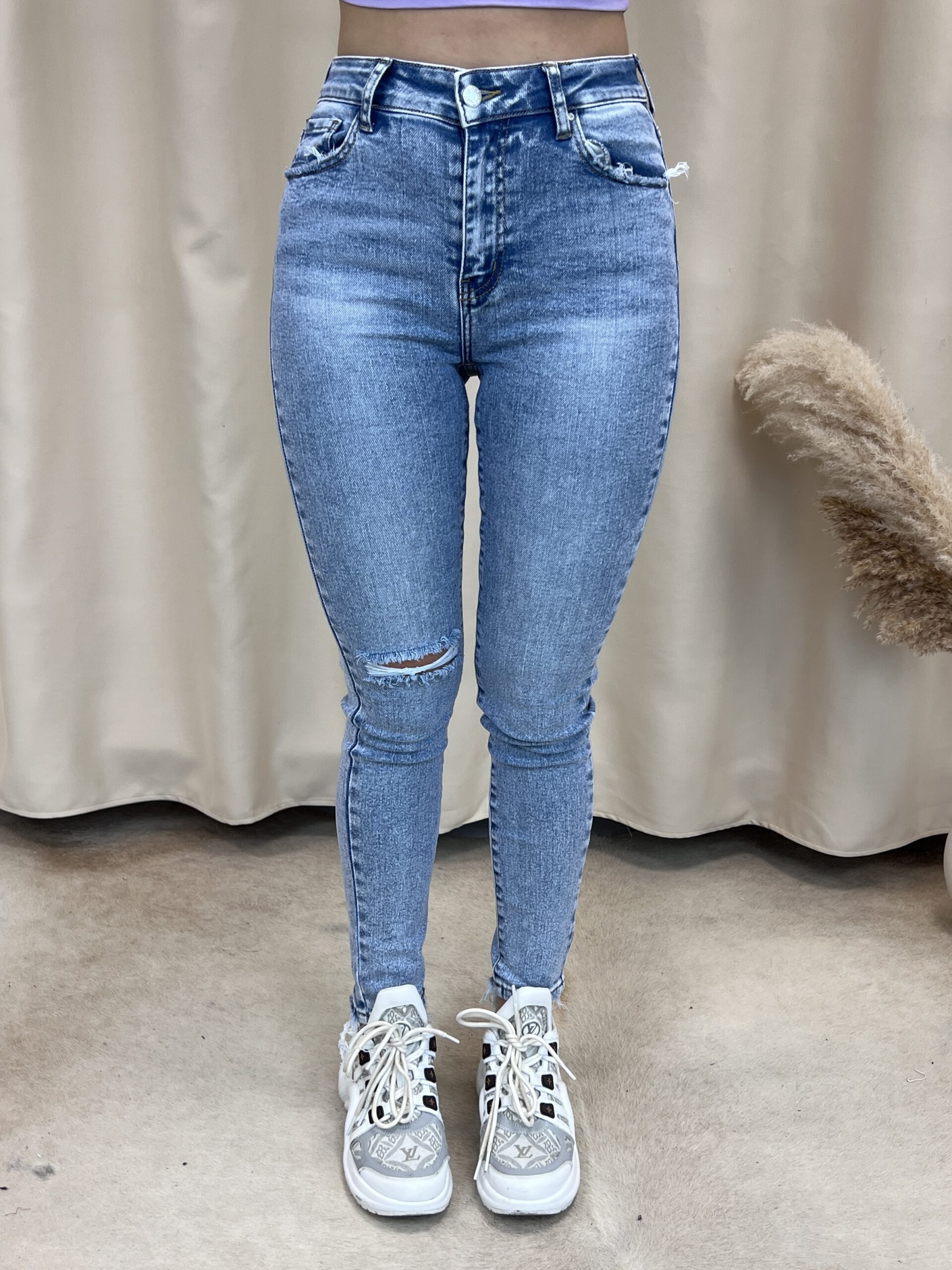Skinny Ripped Knee Jeans – Light Blue